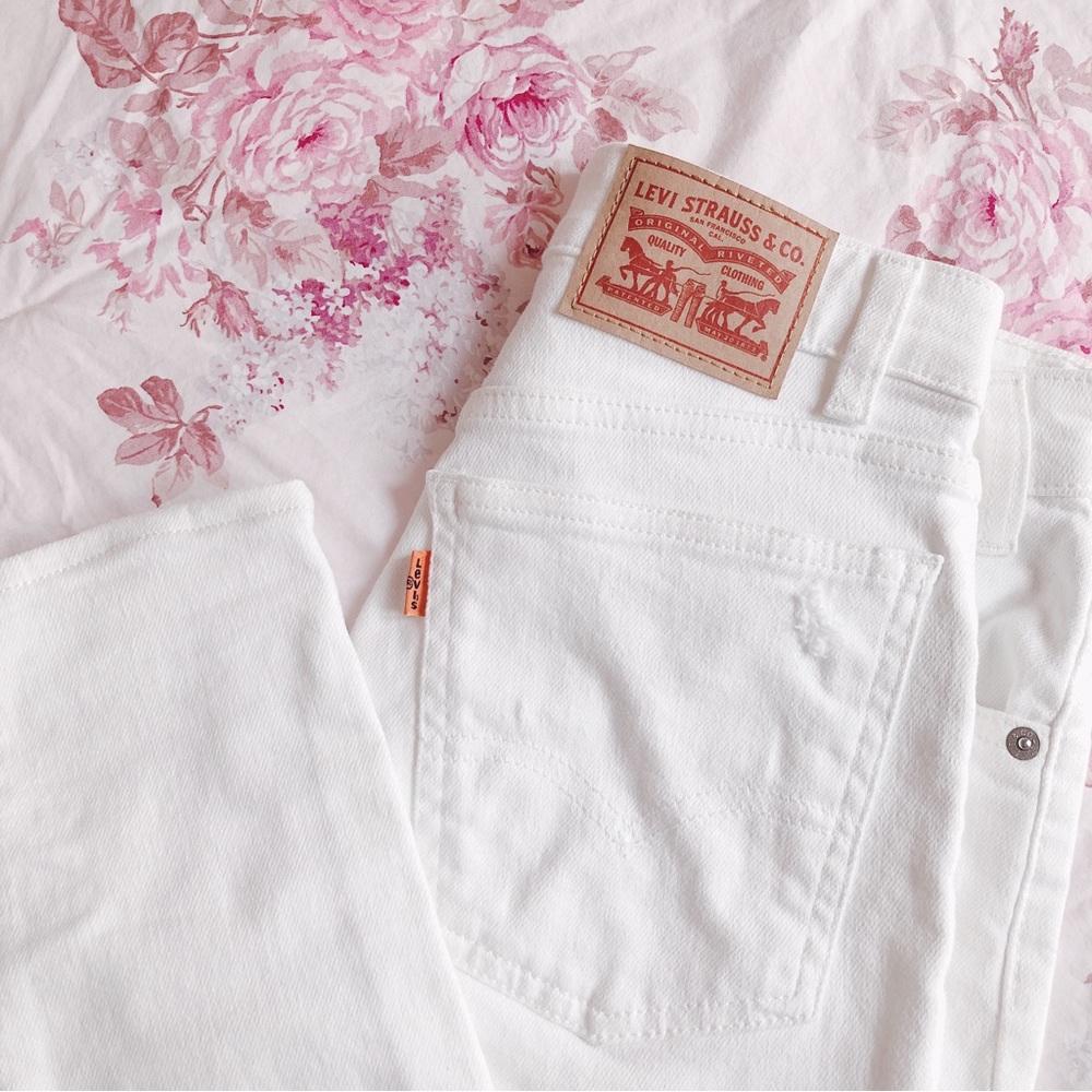 Distressed Levi’s 721 Orange Tab High Rise Skinny Jeans in White 🤍